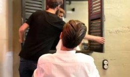 大叔爆料理发店视频,理发店背后的惊人真相！