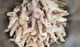 新闻爆料凤爪事件,凤爪疑含违禁物，消费者权益再受挑战