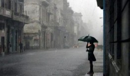 西安雨天爆料视频大全,街头巷尾雨中奇观大盘点